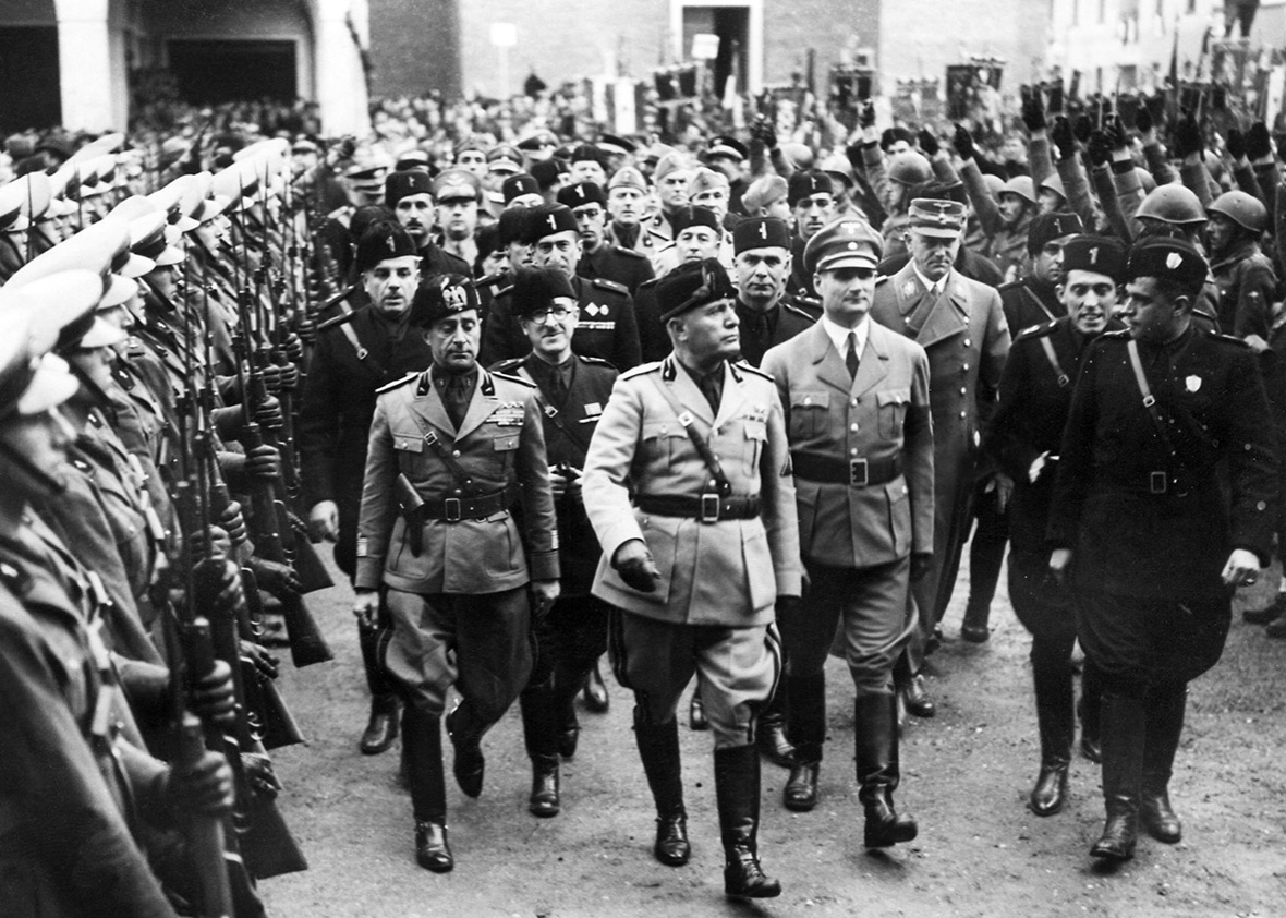 Benito Mussolini Ulusal Faşist Partiyi Kurdu