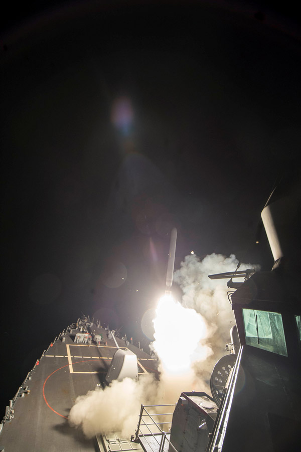 Amerika Suriyeyi Füzelerle Vurdu
