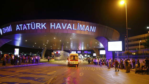 İstanbul Atatürk Havalimanında Canlı Bombalar Patladı