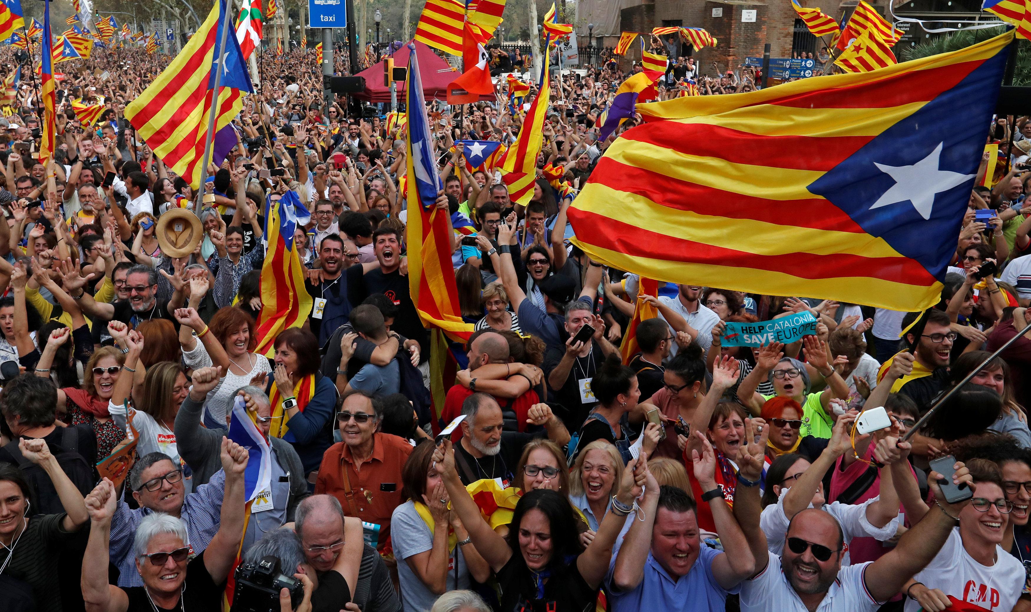 Katalonya Tek Taraflı Bağımsızlık Ilan Etti