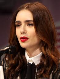 Lily Collins Doğumu