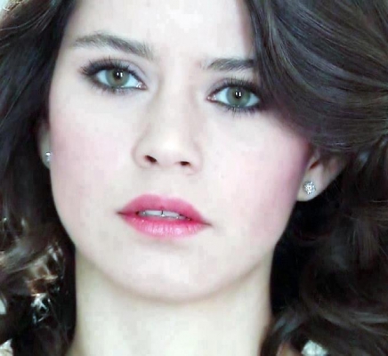 Oyuncu Beren Saat doğum tarihi