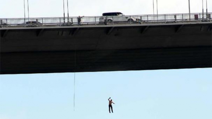 Boğaziçi Köprüsünde bir kişi intihar etti