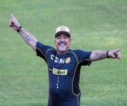 Diego Maradona hayatını kaybetti