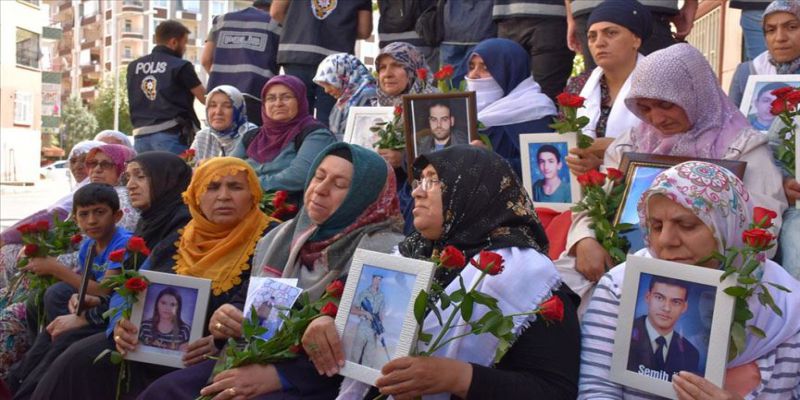 Diyarbakır Anneleri Oturma Eylemi Başladı