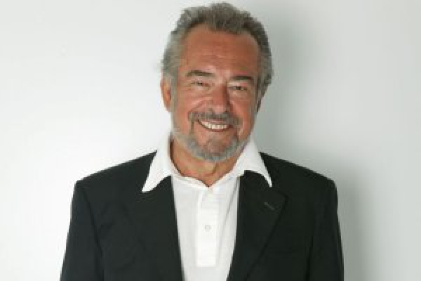 Güneri Cıvaoğlu Doğum Günü